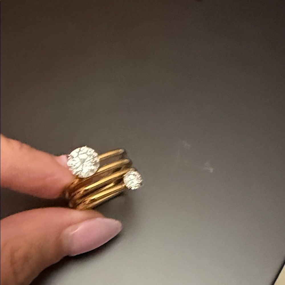 Elegant Gold Ring with Clear Stones - Costume Jewelry Ring - LIKE NEW - Picture 2 of 6